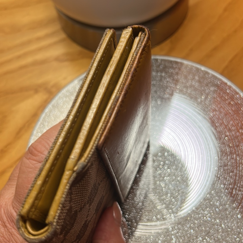 Gucci Brown Patterned Wallet with Gold Hardware - Picture 11 of 13